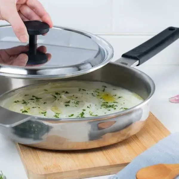 Sartén Fusión 24 cm con tapa de acero inoxidable y tecnología Nova Steel, apta para inducción